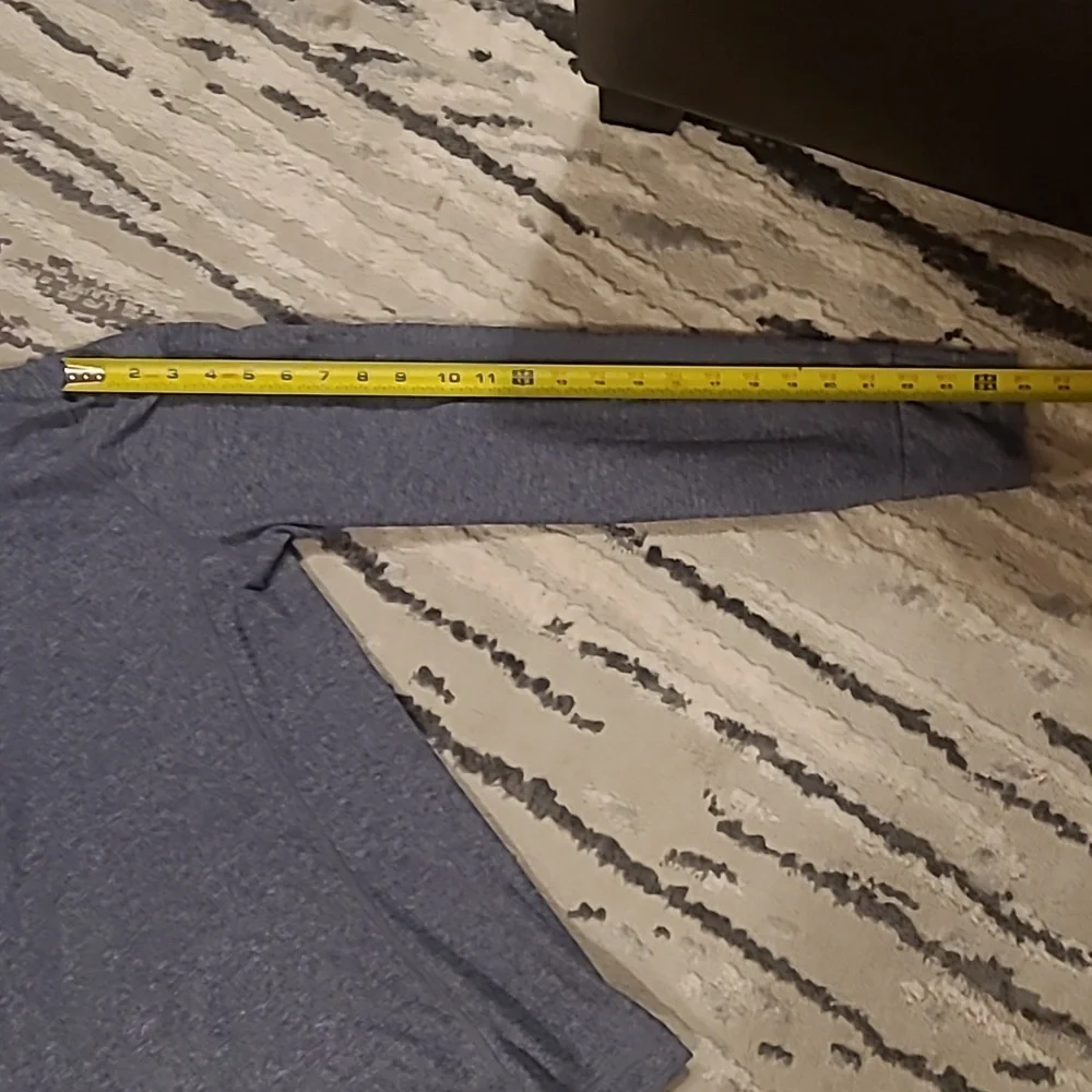 Lululemon 1/4 zip pullover w/thumbholes, Authentic!! - Picture 5 of 11